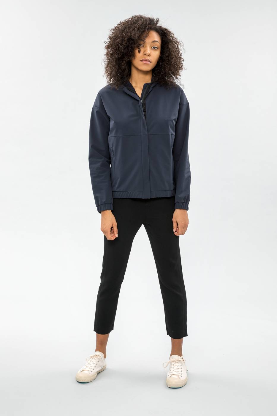 alltagstaugliche Wanderjacke nachhaltig hergestellt navy blau