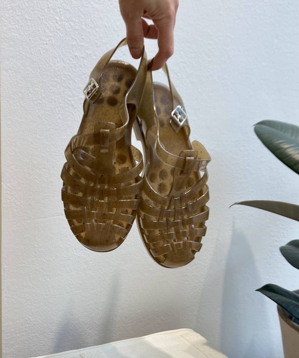 Plasticana Badesandalen aus recyceltem Plastik und Hanf