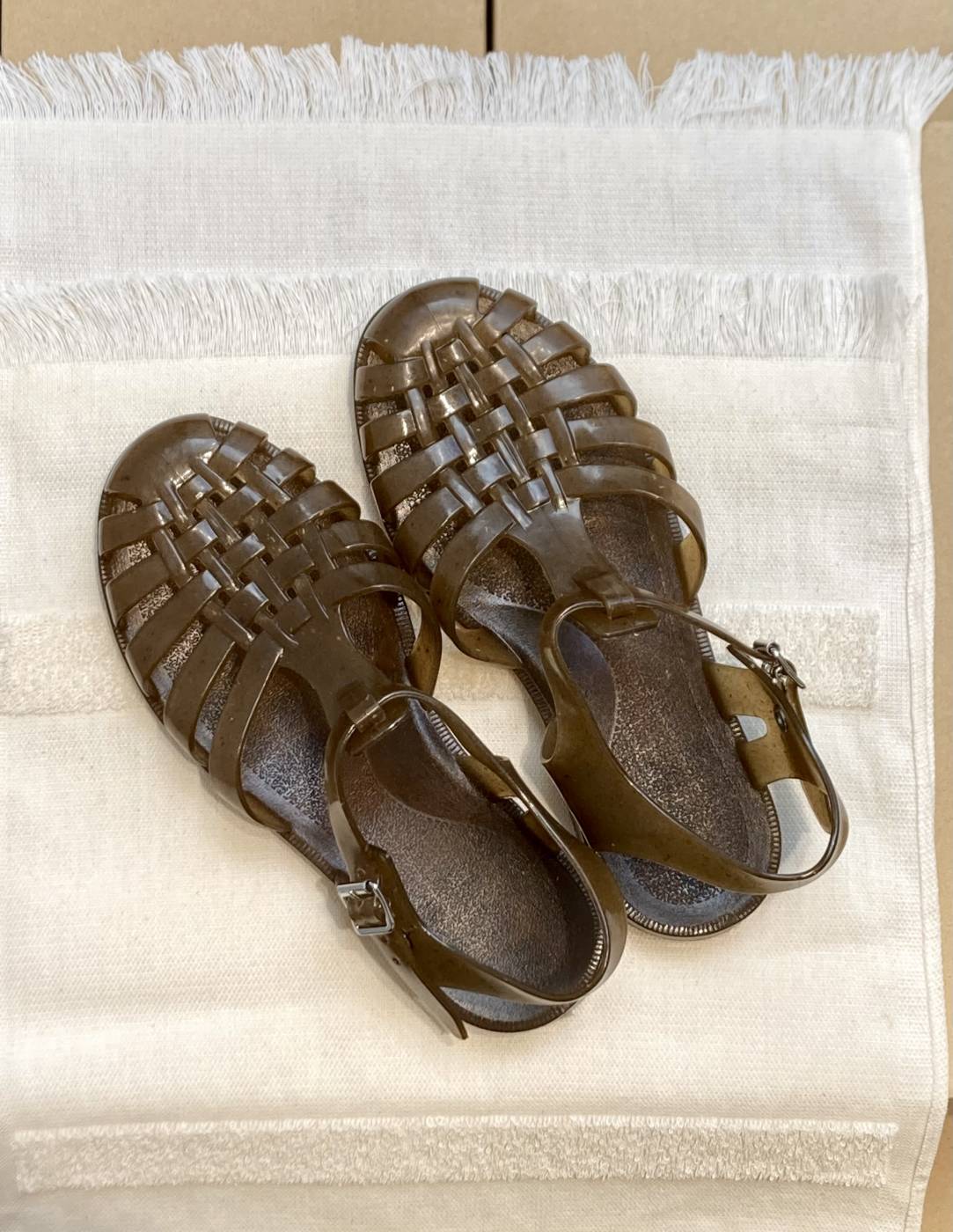 Plasticana Badesandalen aus recyceltem Plastik und Hanf