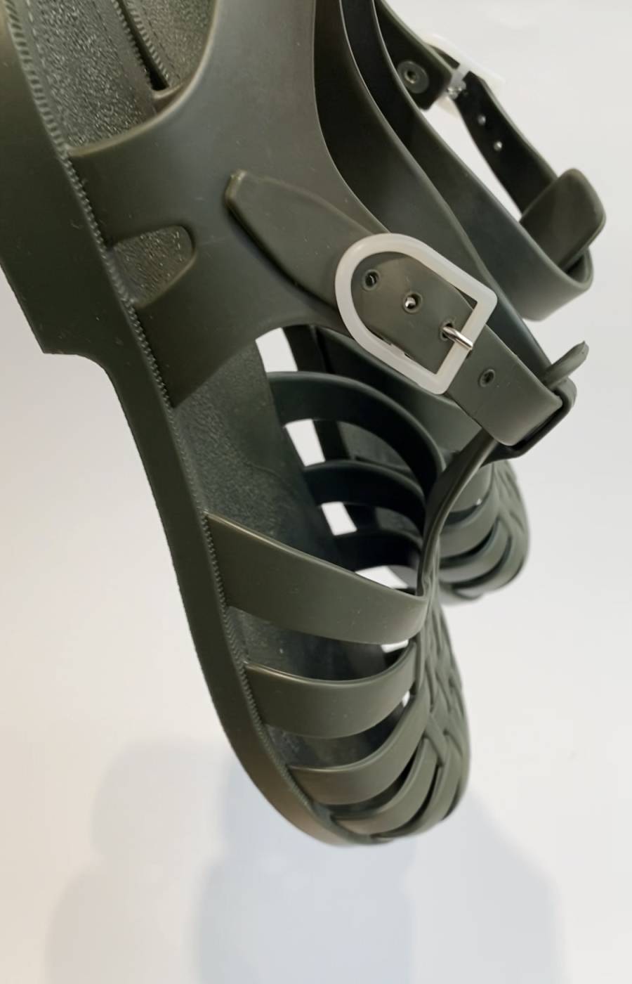 classic french jelly shoes – khaki